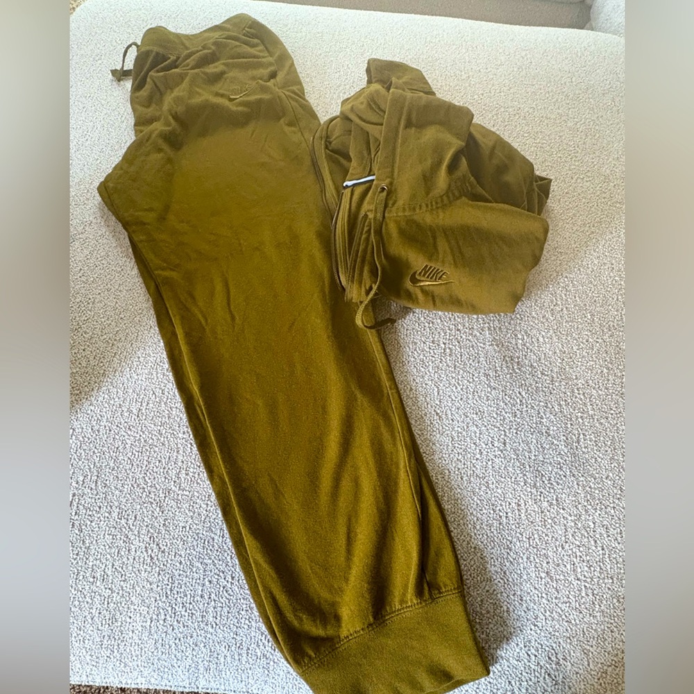 Nike tracksuit set